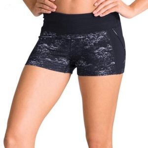 Athleta Crush Connect Short Size Medium